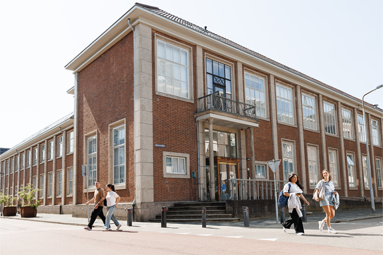 Students walking in front of building in Venlo
