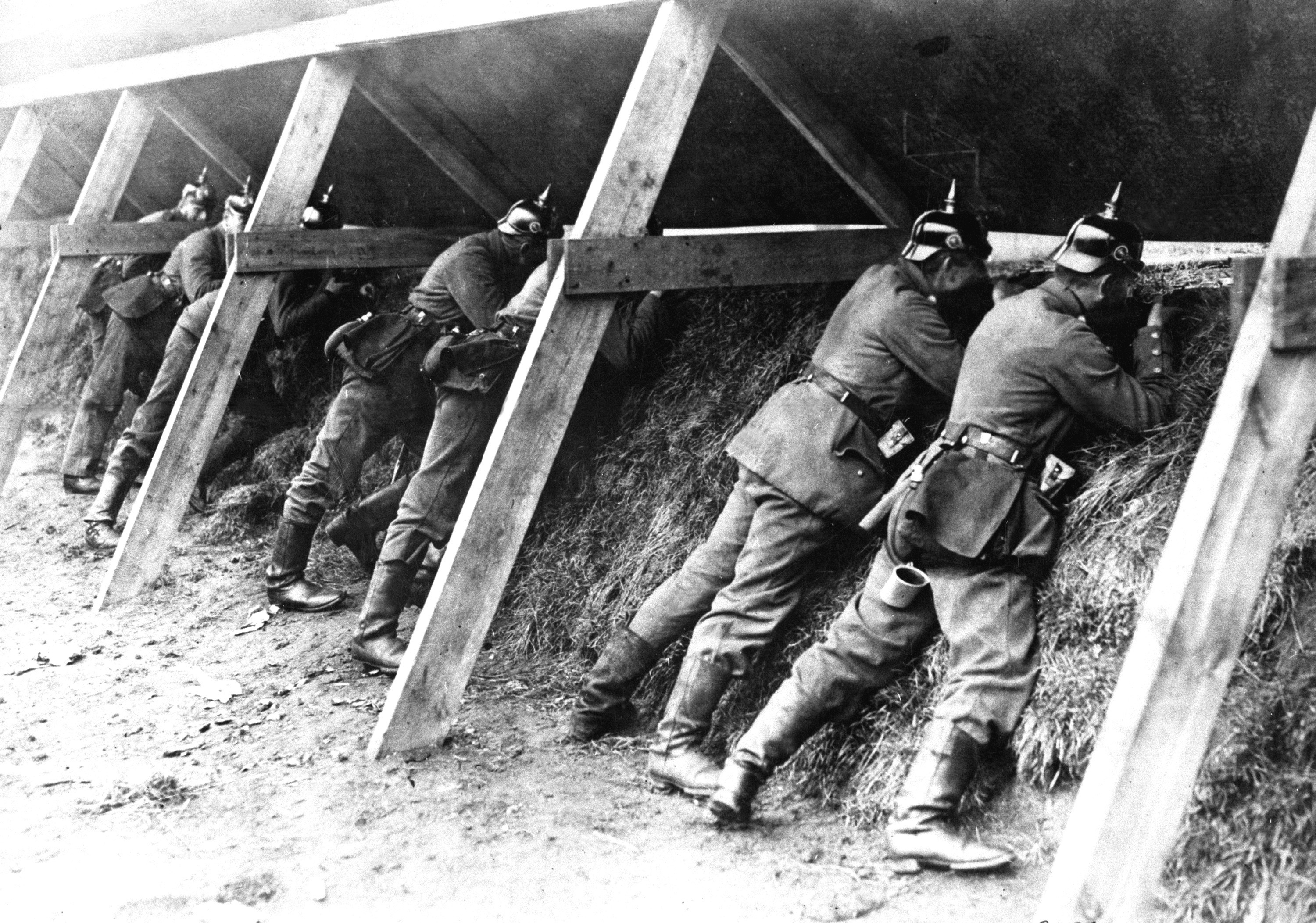 A picture of soldiers in a trench.