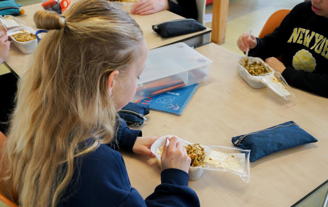 Young girl eating schoollunch