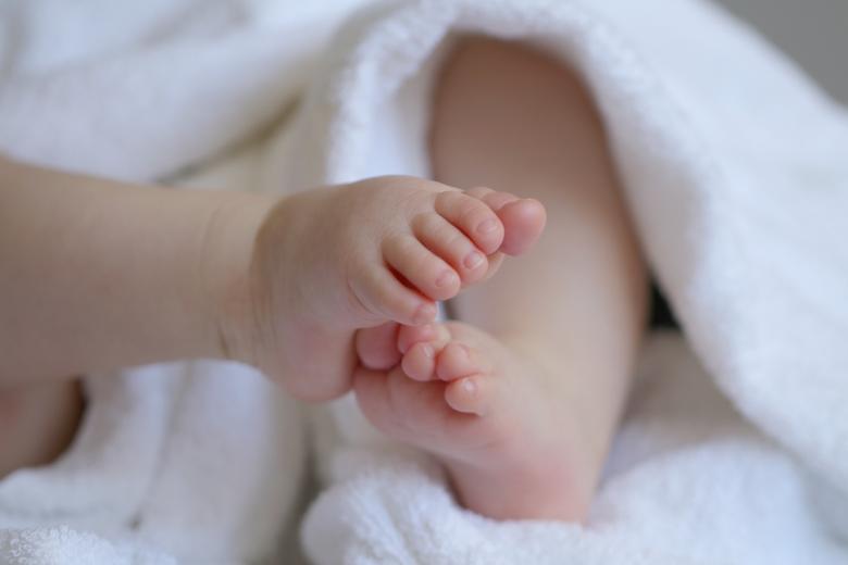 Voeten van pasgeboren baby